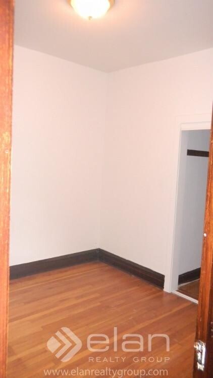 Building Photo - 1458 W Catalpa Ave
