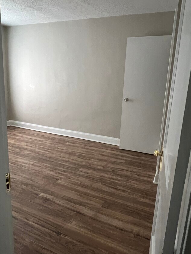Foto principal - 38 S Oakley Ave