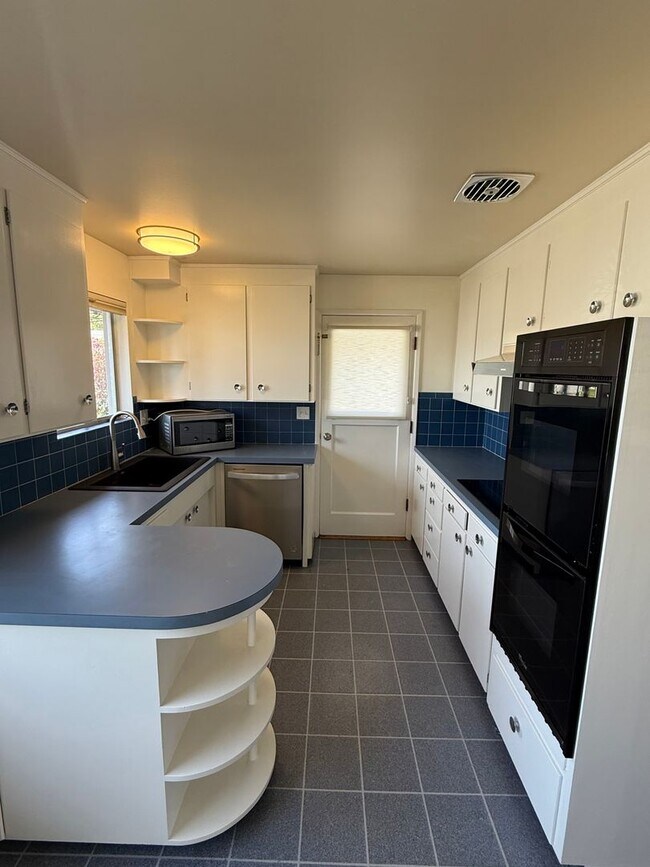 Foto del edificio - Charming 4-Bedroom Home in West Seattle’s ...