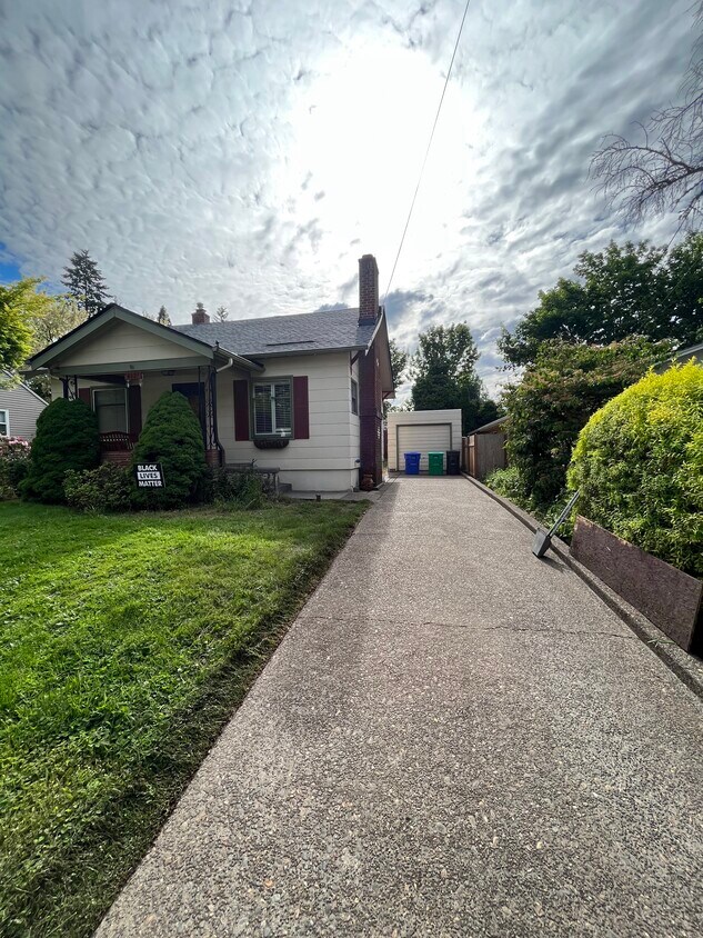 Primary Photo - 4627 SE 50th Ave