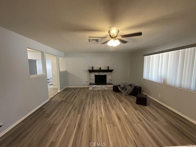 Foto del edificio - 21280 Pine Ridge Ave