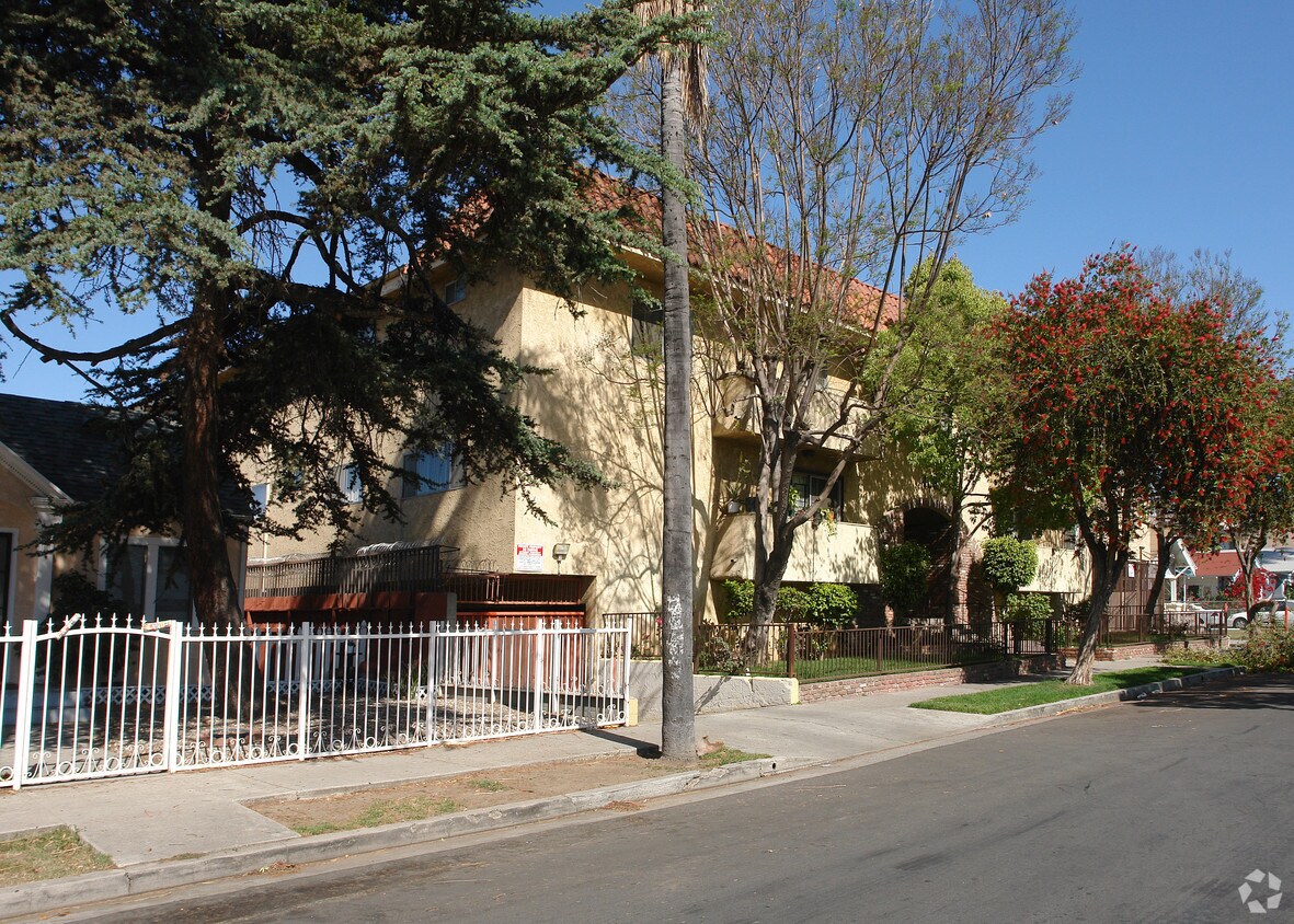 425 N Hobart blvd. - 425 N Hobart Blvd