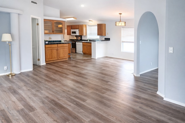 Building Photo - 2806 Sharon Dr