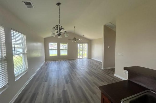 Building Photo - 447 Palm Frond Dr