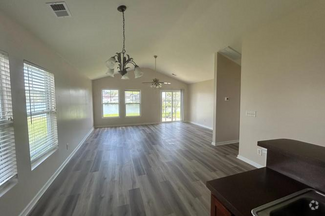 Building Photo - 447 Palm Frond Dr