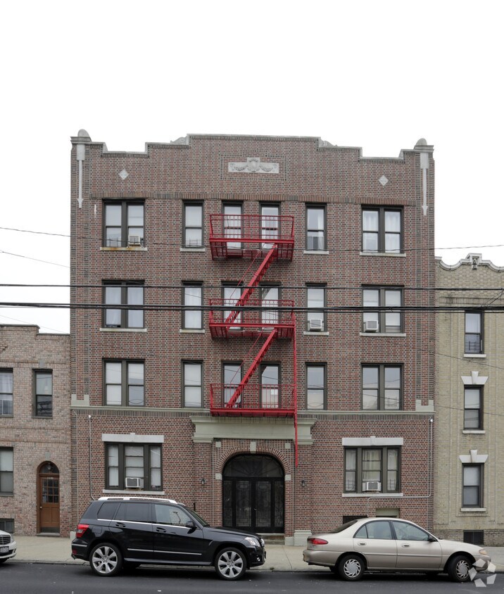 Building Photo - 2311 33rd St