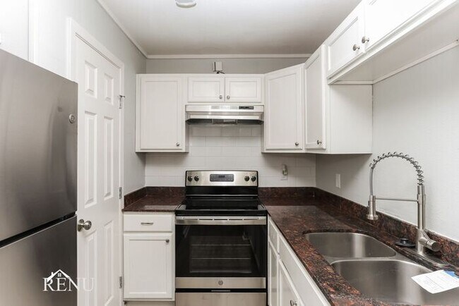 Foto del edificio - 233 Creek Cove Dr