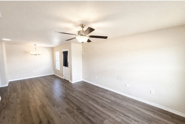 Building Photo - AVAILABLE NOW ; APPLY ON OUR WEBSITE TODAY!!!-1 MONTH FREE