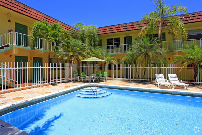 Piscina de natación - Fairview Apartments