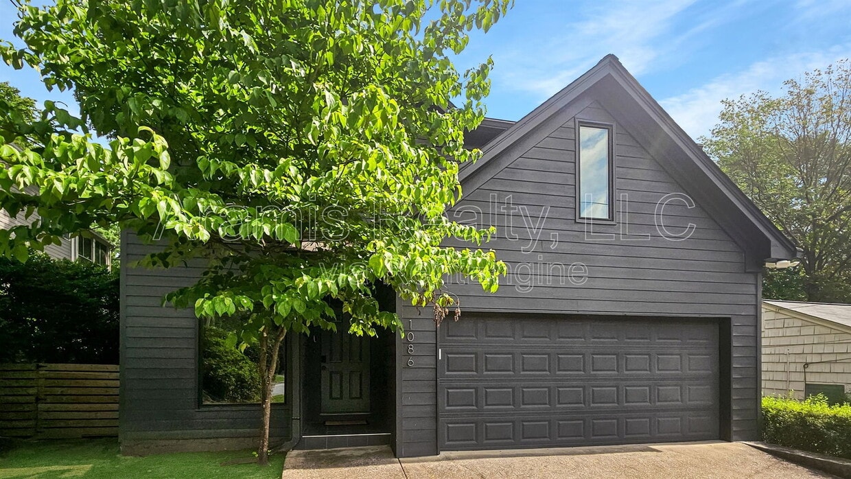 Foto principal - 1086 Pine Grove Ave NE