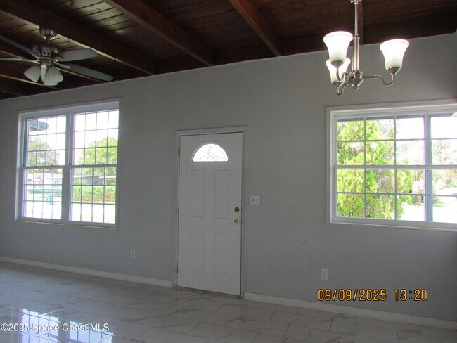 Building Photo - 1647 Dixie Way