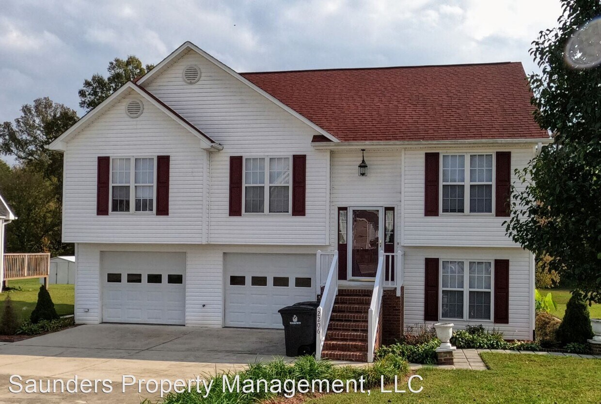 Foto principal - 3 br, 2 bath House - 2206 Saponi Village Ct