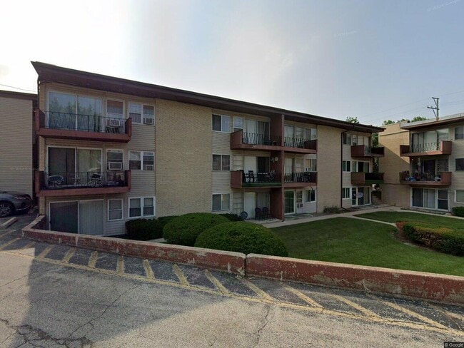 Foto del edificio - 605 N Wolf Rd