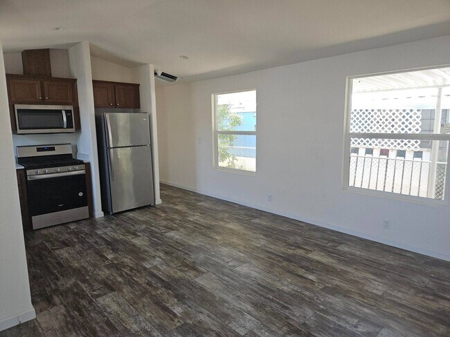 Foto del edificio - 1484 Hannah Ave