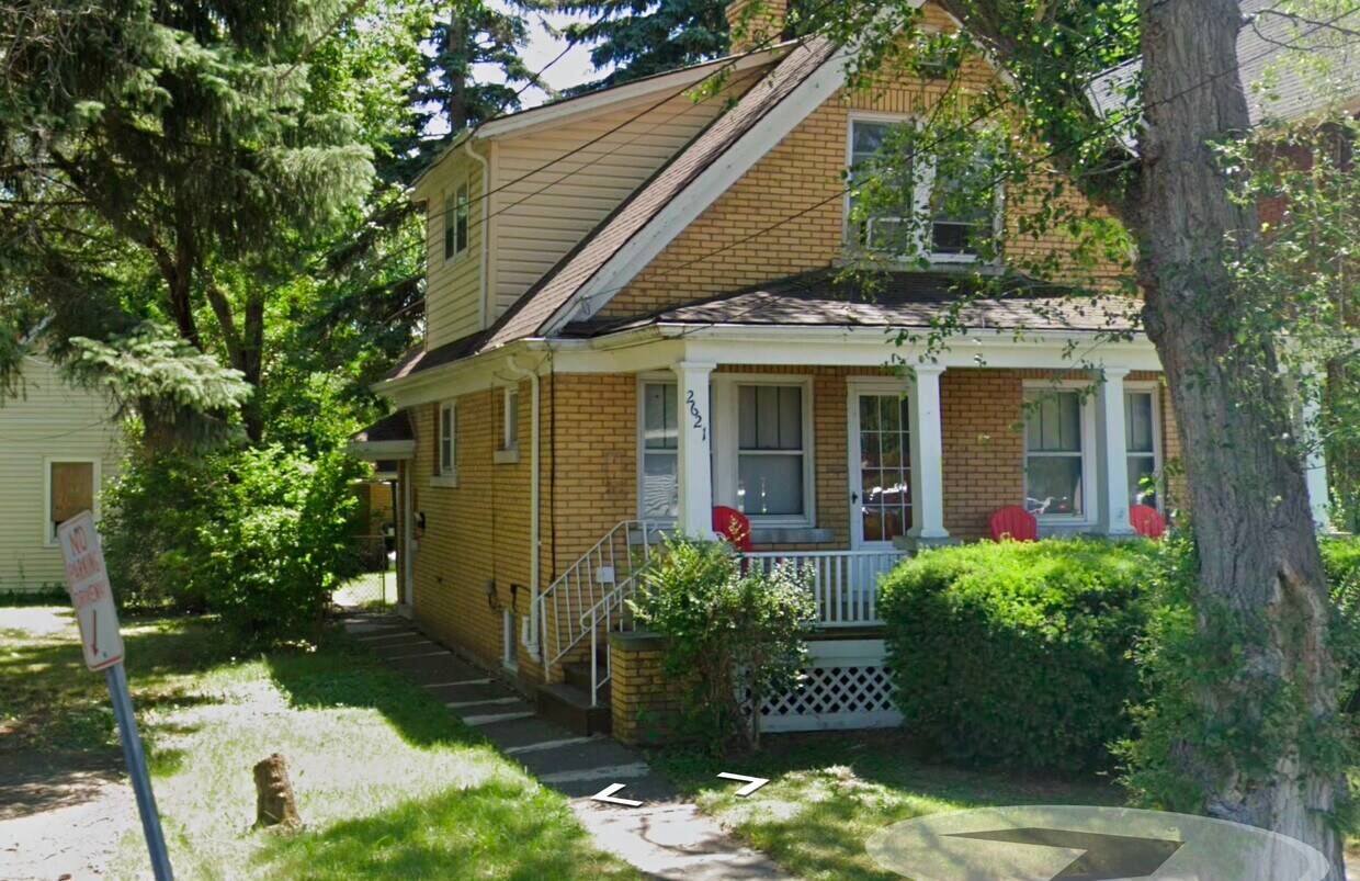 Outside view - 2621 Welch Ave