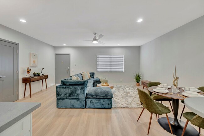 Foto del edificio - Palm View Village (Furnished Units Available)