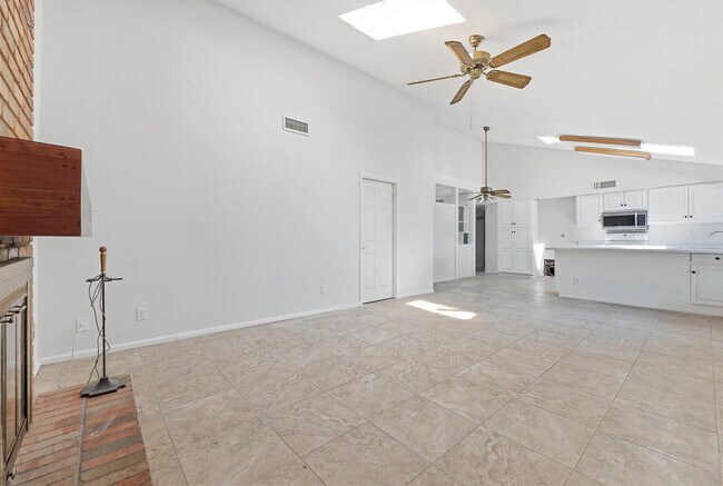 Foto del edificio - 4047 W Sweetwater Ave