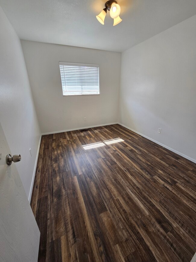 Building Photo - 805 Woodlawn Ave