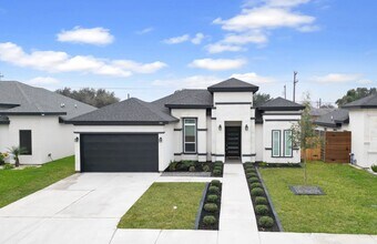 Building Photo - 3104 E Kennedy Ave