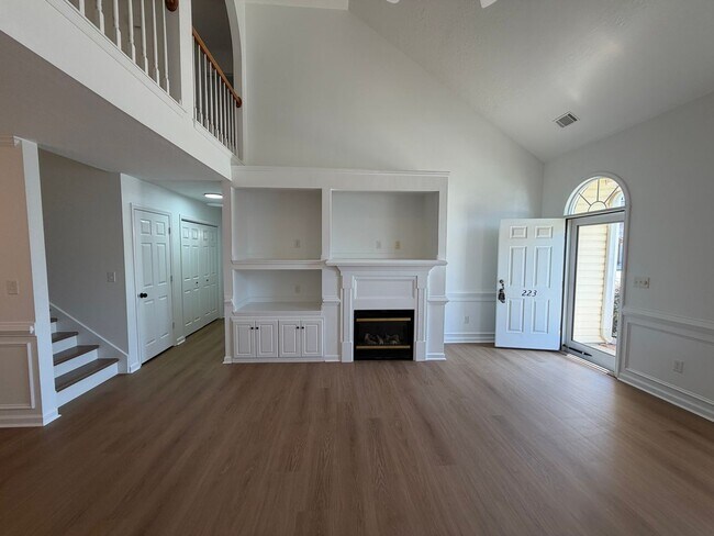 Building Photo - Immaculate townhome in Bay Hill