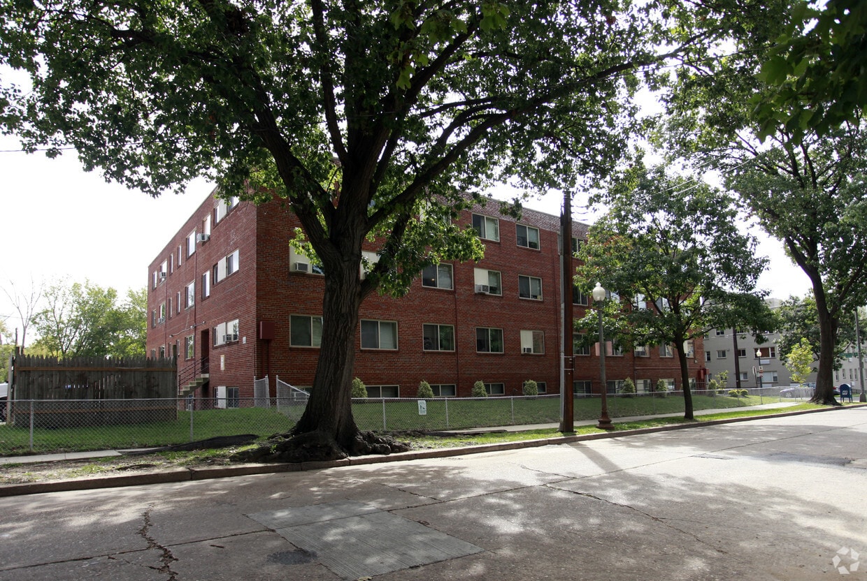 Building Photo - 741 Longfellow St NW
