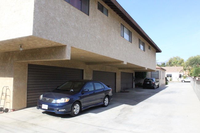 Building Photo - 9420 Woodruff Ave