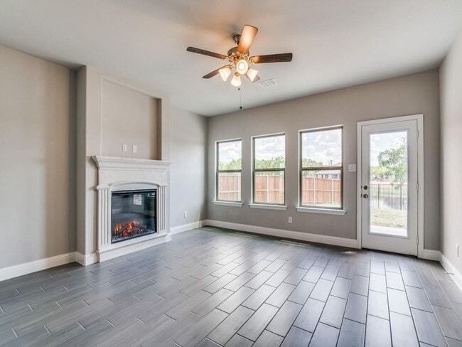 Building Photo - 319 Sweetspire Dr