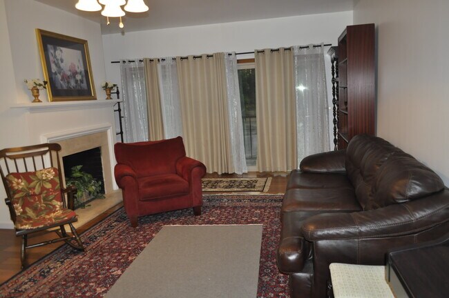 Living room - 5 Players Club Dr