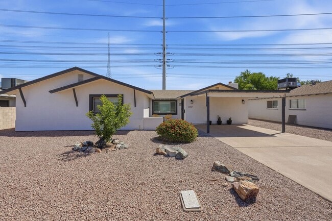 Building Photo - Scottsdale Oasis Ready for July move-in!