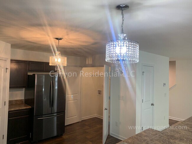 Building Photo - Recently Renovated!! Beautiful 4BR home.