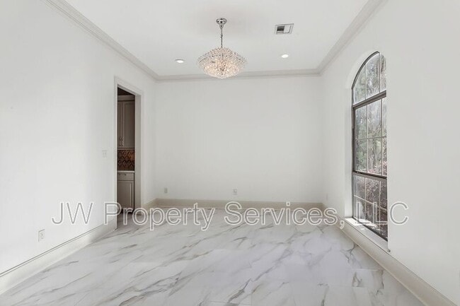Building Photo - 701 Metairie Lawn Dr