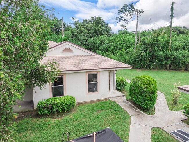 Foto del edificio - 2828 Stoneway Ln