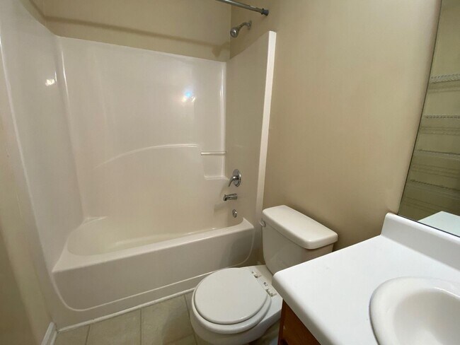 Foto del edificio - BRIDGEWATER HOME - PRE-LEASING FOR AUGUST 1 2026! 1/2 Off Deposit!