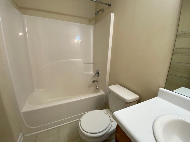 Building Photo - ROOMMATE MATCHING ONLY - PRE-LEASING FOR AUGUST 1 2026! 1/2 Off Deposit!