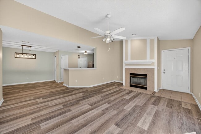 Building Photo - Windsor Pointe Condo
