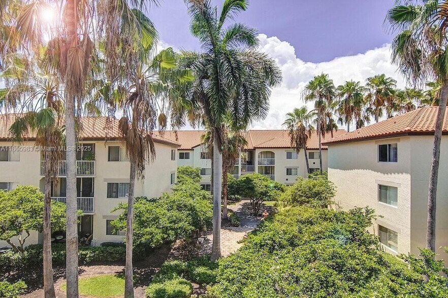 Foto principal - 3605 NE 207th St