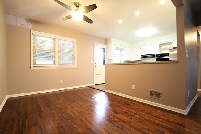 Foto del edificio - Beautiful and Spacious 3 Bedroom / 2 Bath ...