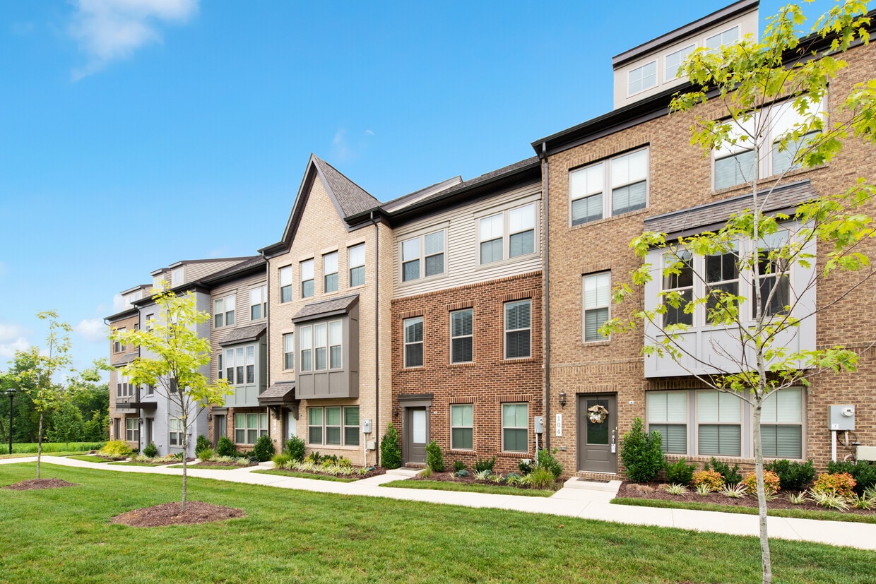 Photo - 106 Albany Pl (Largo, MD)