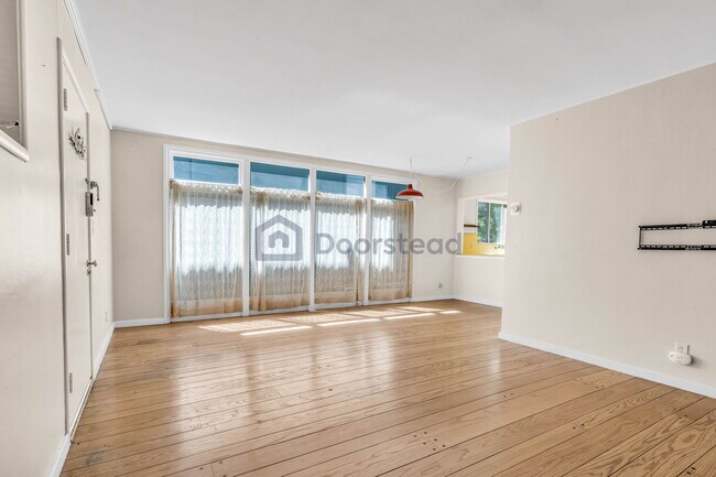 Building Photo - 2704 Le Conte Ave