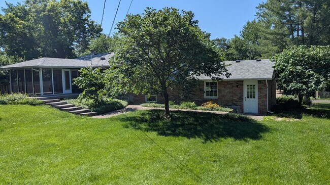 Building Photo - Stunning 4 Bedroom Home In Central Columbia!