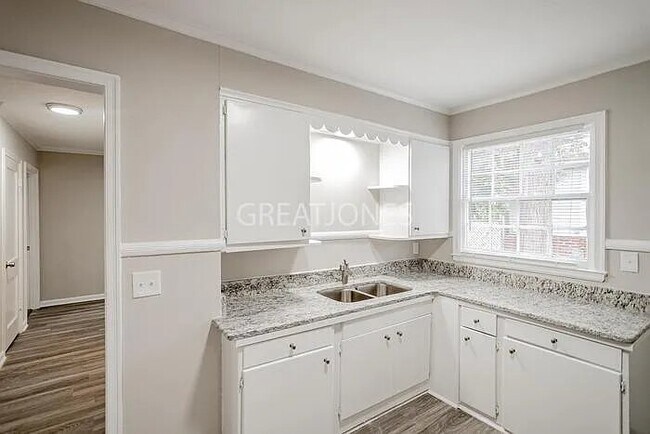 Building Photo - 1236 S Dixon Dr