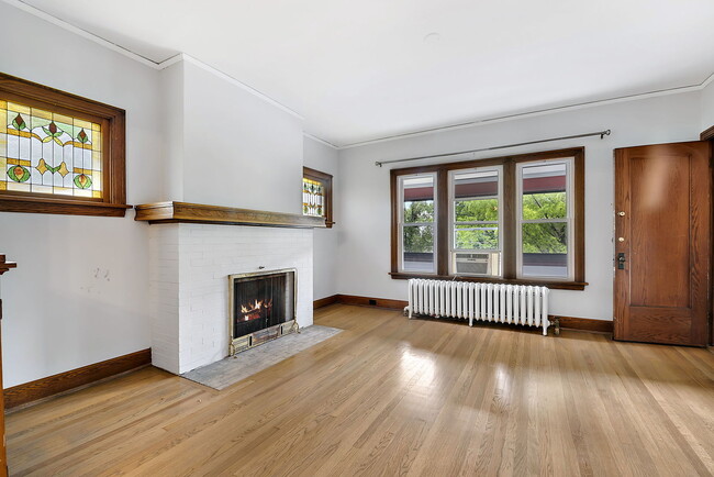 Building Photo - 321 Temple Ave
