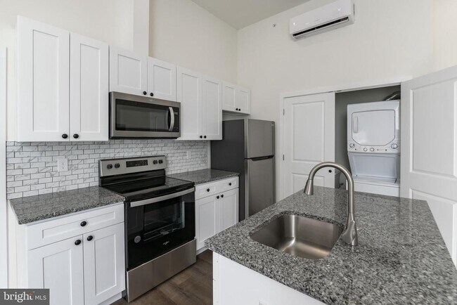 Foto del edificio - 5303 Chester Ave