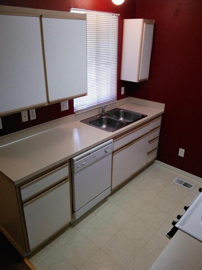 Foto del edificio - 479 NE Conifer Blvd