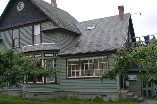 Building Photo - Historic 6-Bed Home Pre-Leasing for August 2026