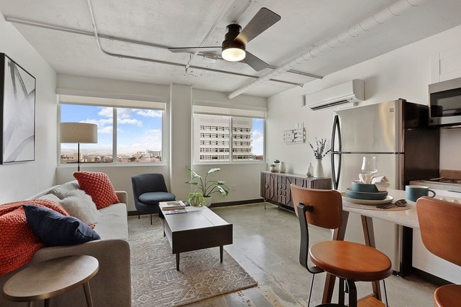 Building Photo - LOFT 205
