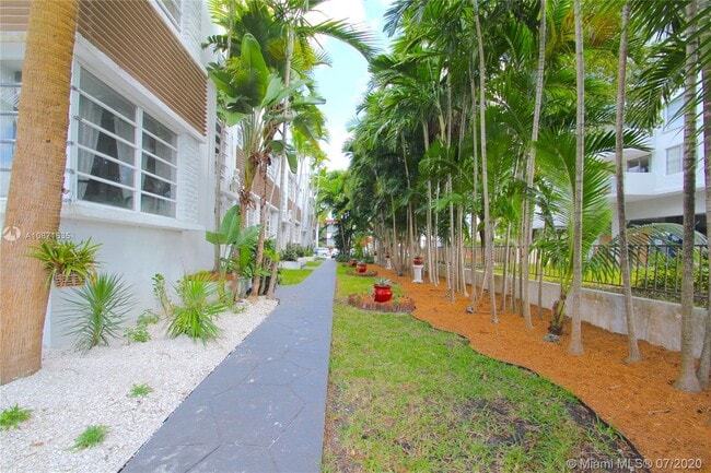 Building Photo - 10080 W Bay Harbor Dr