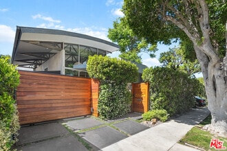Building Photo - 8735 Dorrington Ave