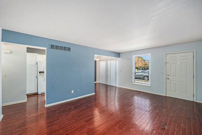 Foto del edificio - 3054 Forest Creek Ct