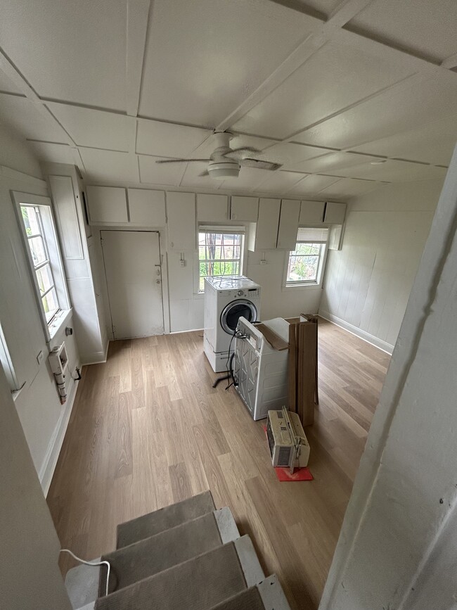 BEDROOM 2 W LAUNDRY - 1728 Spain St